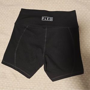 Fleo shorts — Black True High Contour